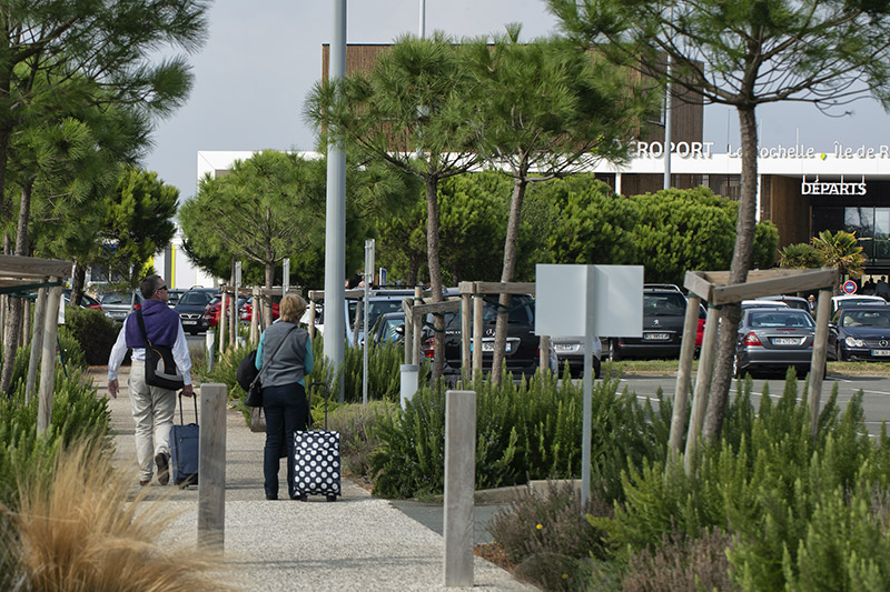 aeroport-larochelle-parking02