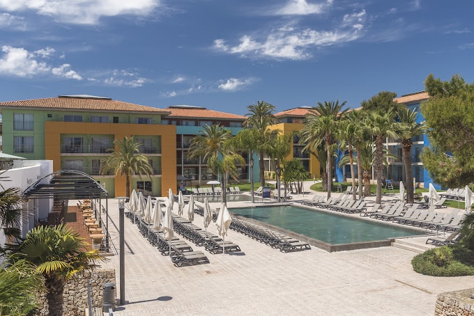 occidentale-menorca-hotel-minorque-piscine-vue-la-rochelle-voyages